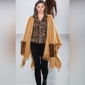 RARE!! NWOT ELIE TAHARI CAROLINA KANGAROO REAL FUR POCKET CAMEL CAPE